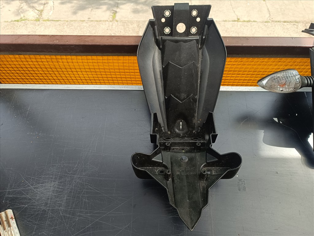 Yamaha rendszámtartó idom 3. kép