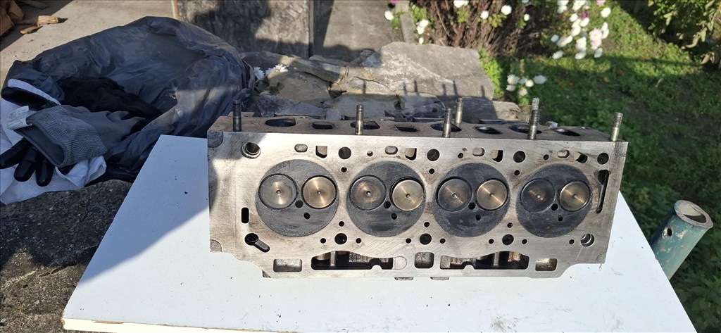 Renault F9Q motorblokk alkatrészei f9qhengerfej 1. kép