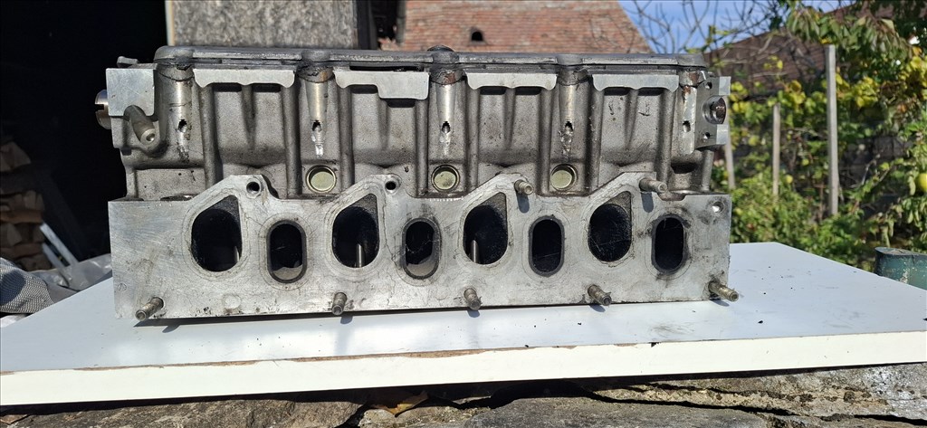 Renault F9Q motorblokk alkatrészei f9qhengerfej 3. kép