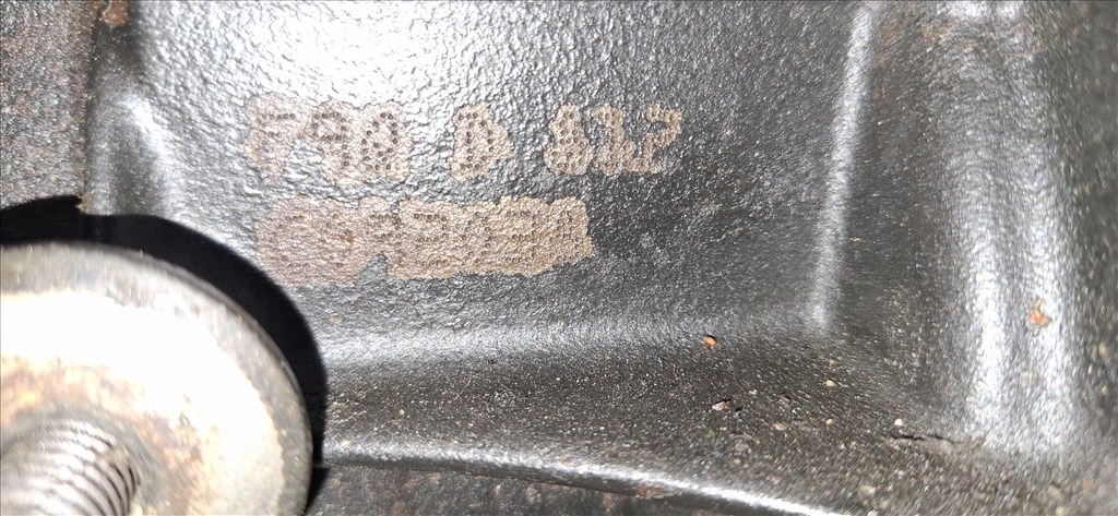 Renault F9Q motorblokk alkatrészei f9qhengerfej 6. kép