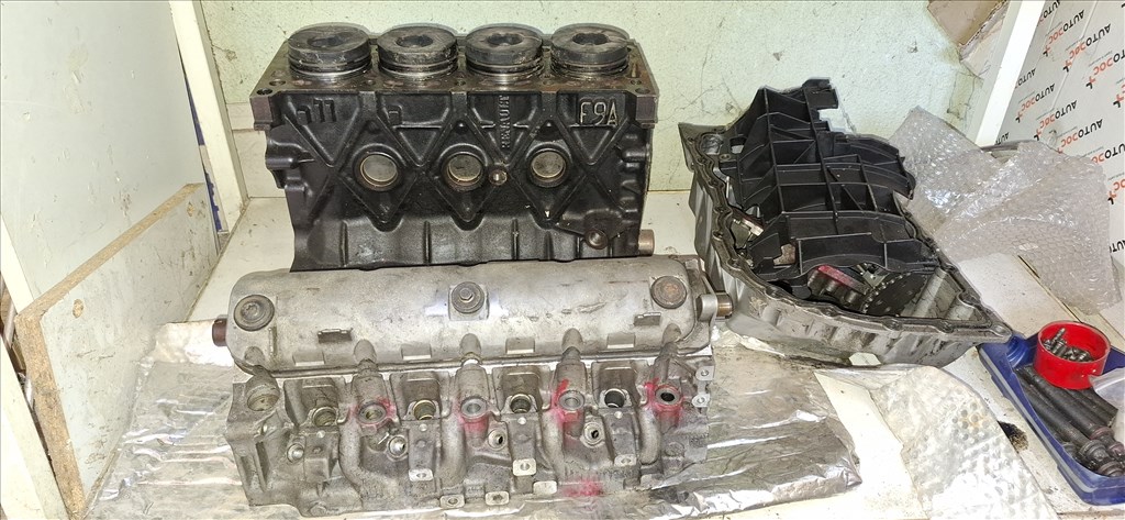 Renault F9Q motorblokk alkatrészei f9qhengerfej 8. kép