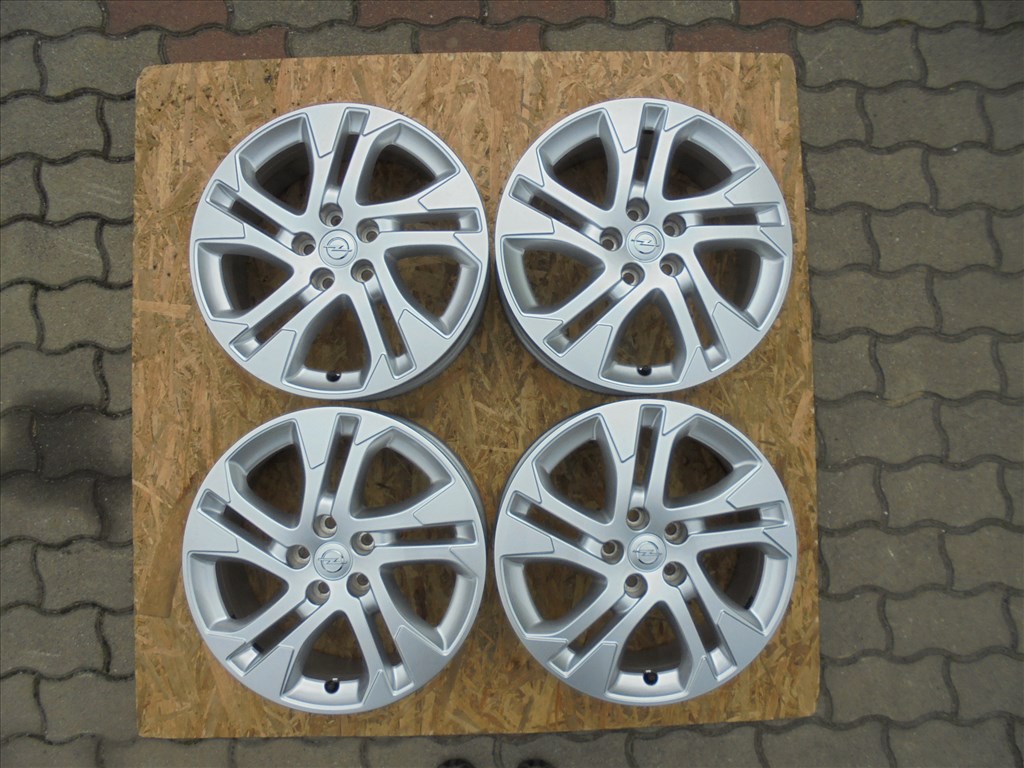 Újszerű 17-es 5 x 108-as Opel gyári TGK alufelni eladó 1. kép