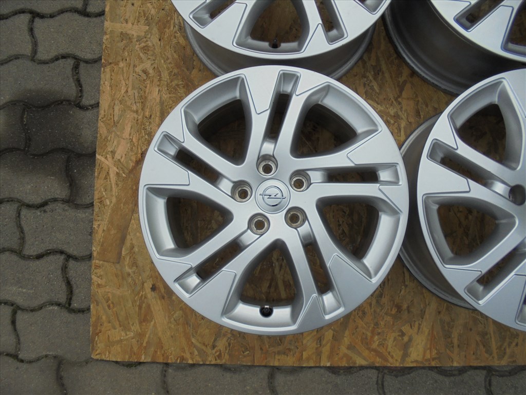 Újszerű 17-es 5 x 108-as Opel gyári TGK alufelni eladó 3. kép