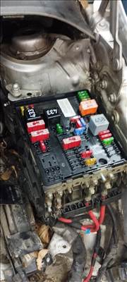 Volkswagen Golf V 1.9 TDI biztosítéktábla 