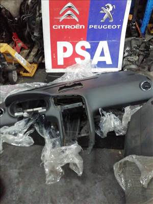Peugeot 5008 I műszerfal 