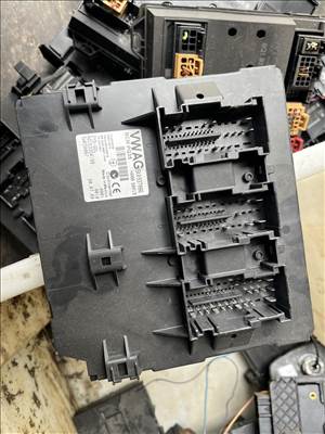 karosszéria vezérlő 5K0 937 086