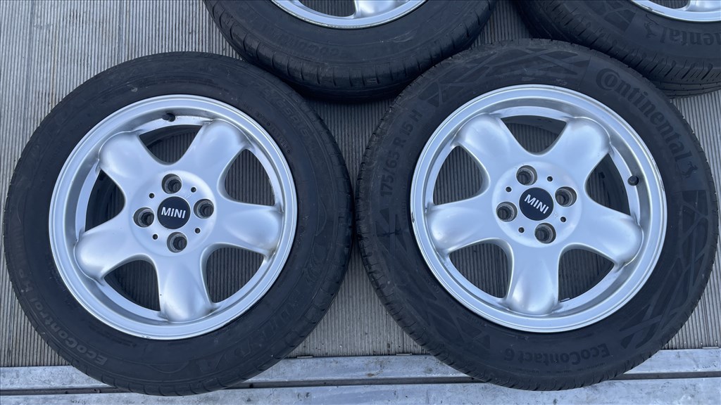  4x100 15 Mini gyári alufelnik 1515001 6769404 6768498 175/65 használt Continental nyári gumi 3. kép