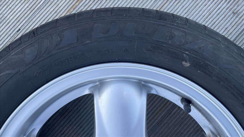  4x100 15 Mini gyári alufelnik 1515001 6769404 6768498 175/65 használt Continental nyári gumi 10. kép