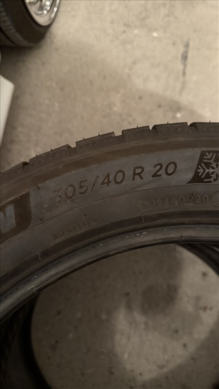  305/40 R20" használt Pirelli téli gumi 6DB! 9. kép