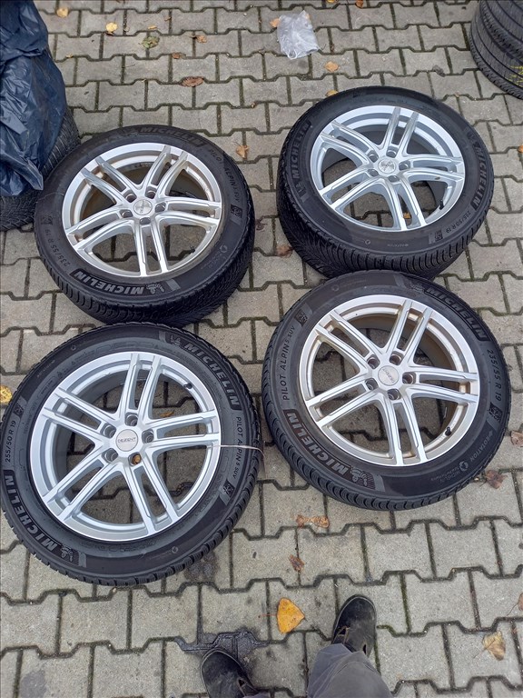 Audi Q4 Etron 5x112-as 8x19" újszerű Dezent alufelni, rajta 235/55 használt Michelin téli gumi sxx2 1. kép