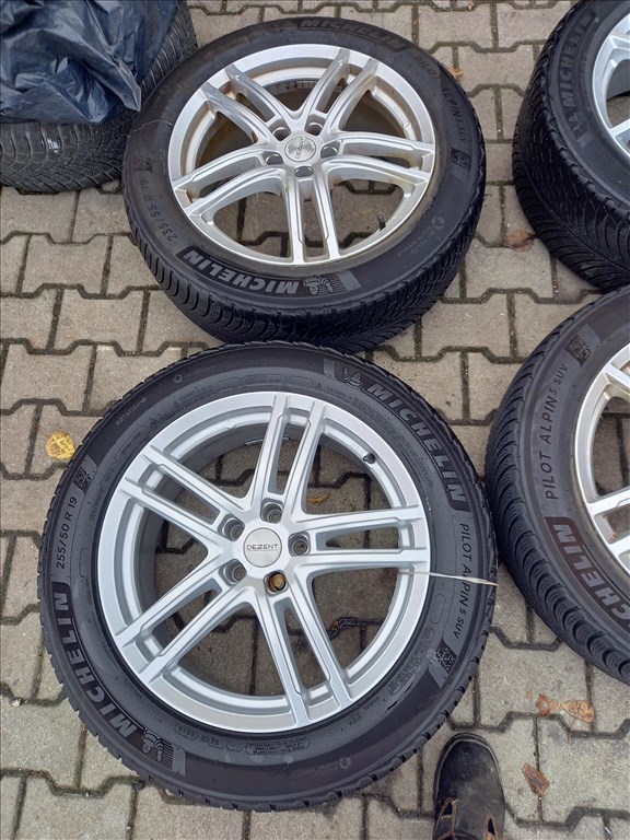 Audi Q4 Etron 5x112-as 8x19" újszerű Dezent alufelni, rajta 235/55 használt Michelin téli gumi sxx2 2. kép