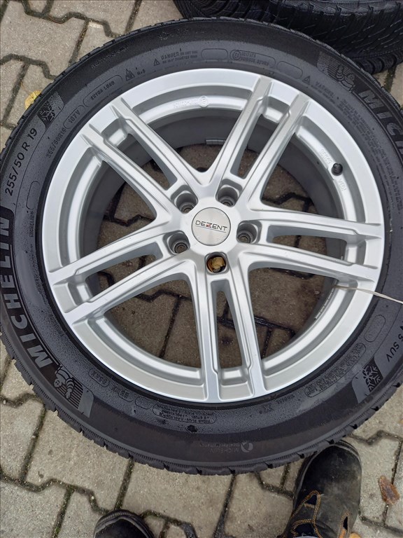 Audi Q4 Etron 5x112-as 8x19" újszerű Dezent alufelni, rajta 235/55 használt Michelin téli gumi sxx2 3. kép