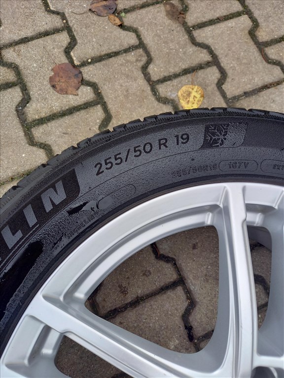 Audi Q4 Etron 5x112-as 8x19" újszerű Dezent alufelni, rajta 235/55 használt Michelin téli gumi sxx2 4. kép