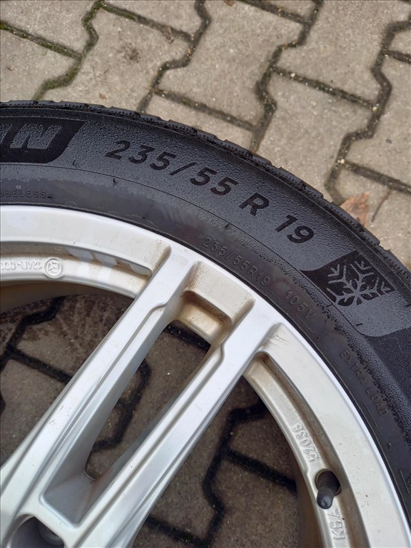 Audi Q4 Etron 5x112-as 8x19" újszerű Dezent alufelni, rajta 235/55 használt Michelin téli gumi sxx2 5. kép