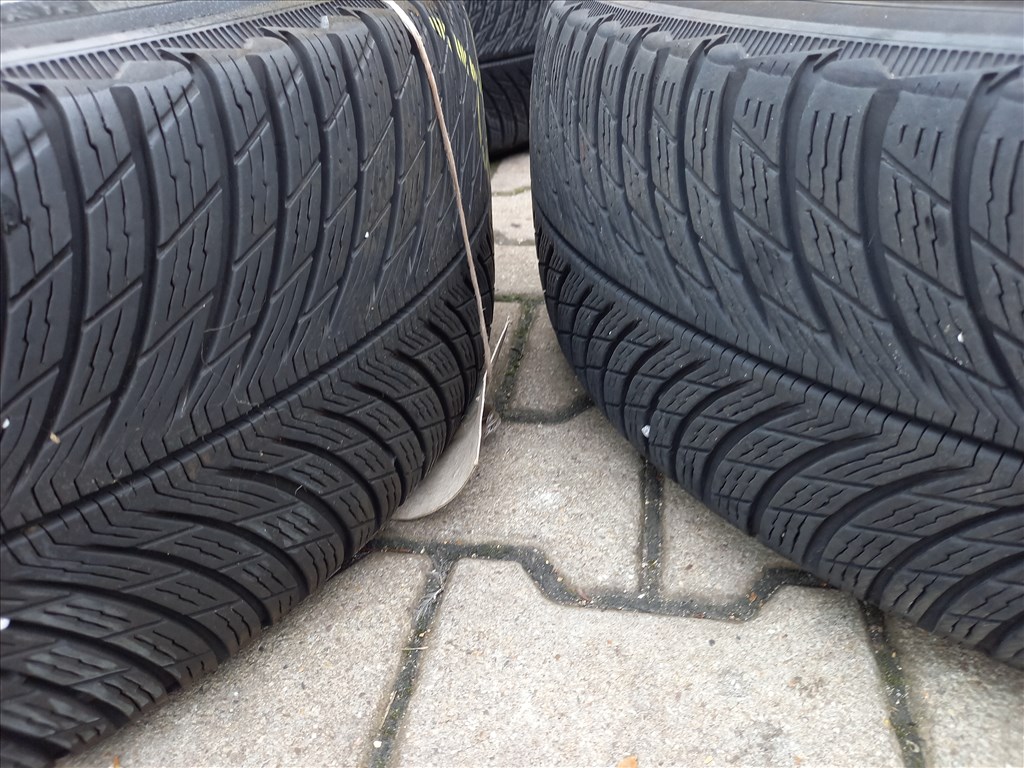 Audi Q4 Etron 5x112-as 8x19" újszerű Dezent alufelni, rajta 235/55 használt Michelin téli gumi sxx2 6. kép