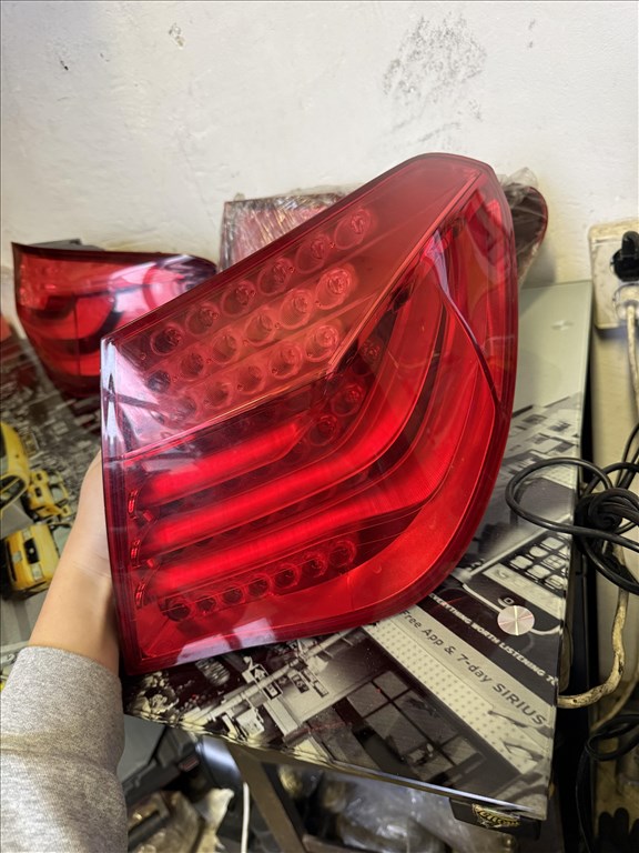 BMW 7-es sorozat F01/F02 Bmw F01 jobb hátsó lámpa  7182198 1. kép