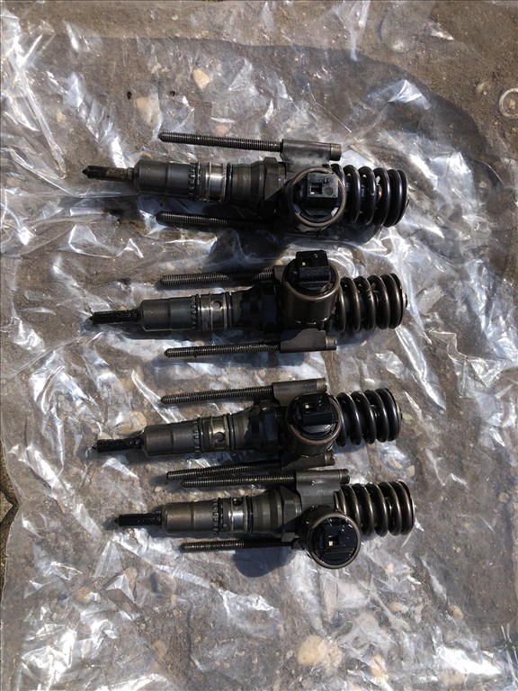 Audi A4 (B6/B7) 2.0pdtdi 16v pd elem 03g130073g 1. kép