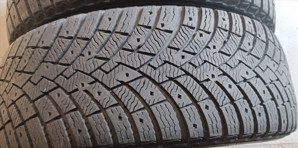 Pirelli Scorpion Ice Zero2 235/60 R18 téli gumik 4db.8mm 1. kép