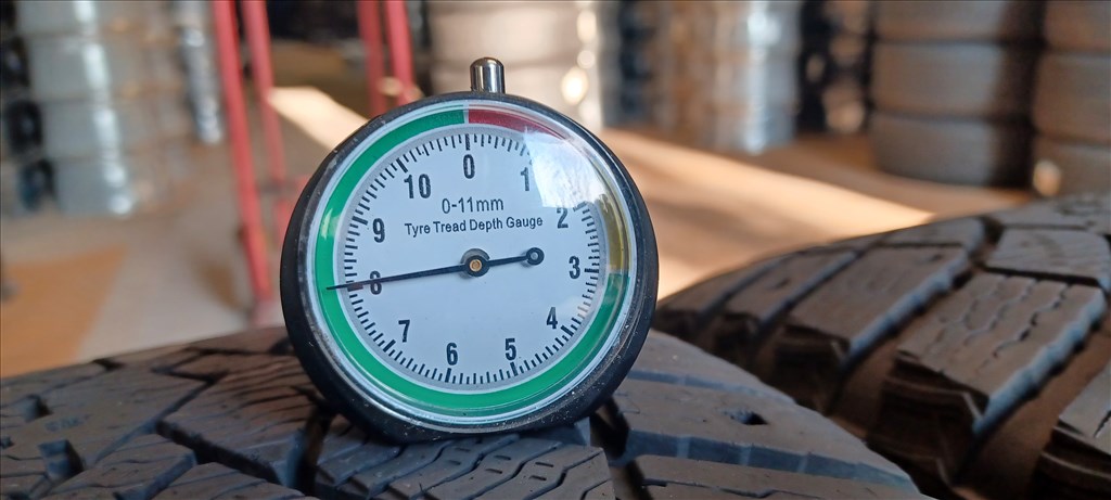 Pirelli Scorpion Ice Zero2 235/60 R18 téli gumik 4db.8mm 3. kép