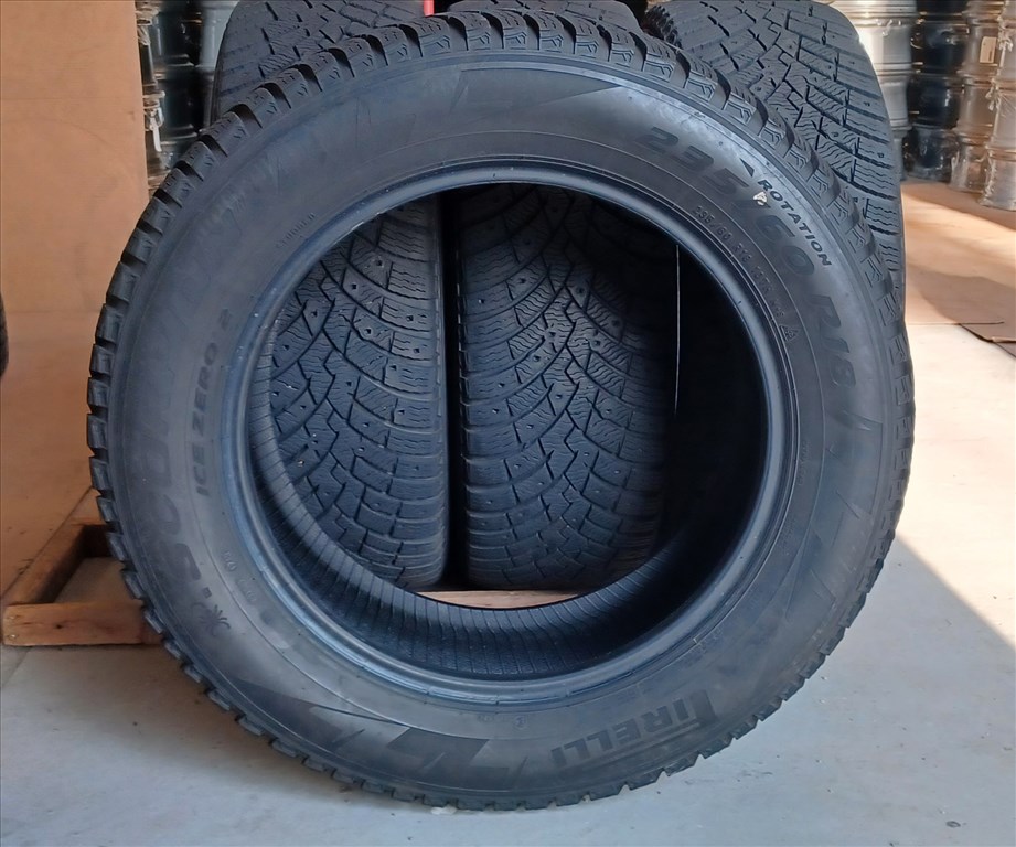 Pirelli Scorpion Ice Zero2 235/60 R18 téli gumik 4db.8mm 4. kép