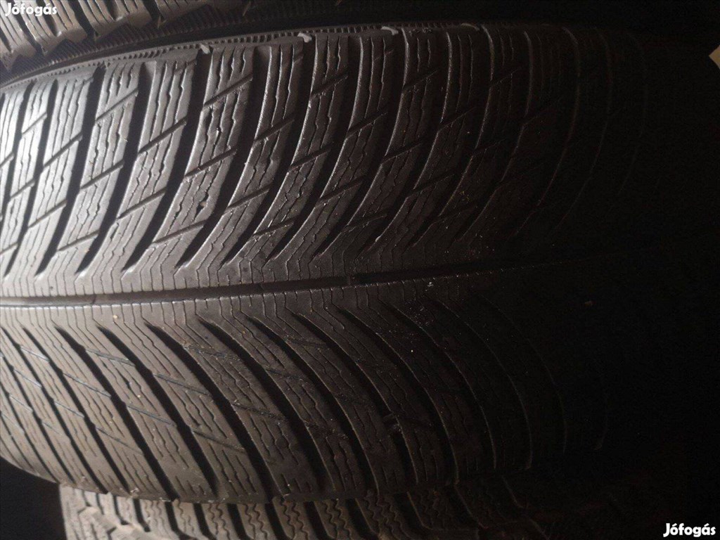  245/4518" 35e/2db  Michelin téli gumi gumi 1. kép