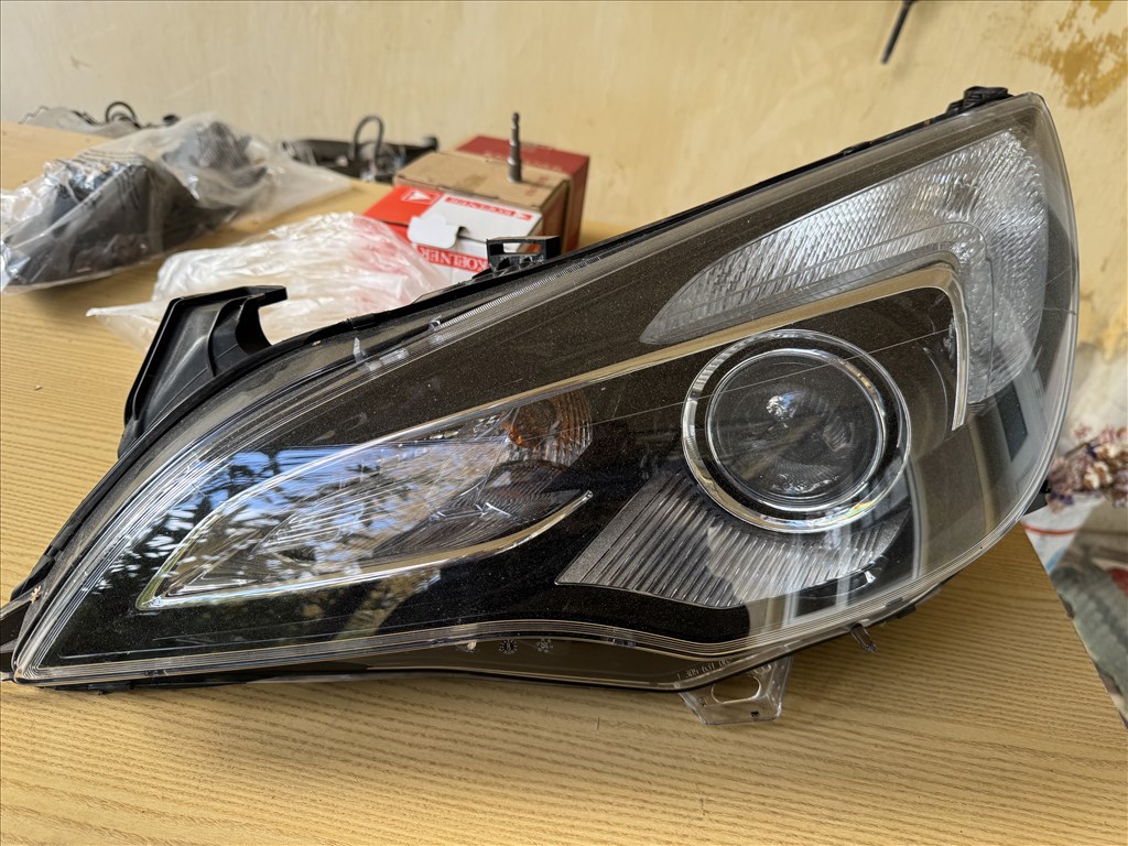 Opel Astra J GTC 1.4 Bal első fényszóró  1. kép