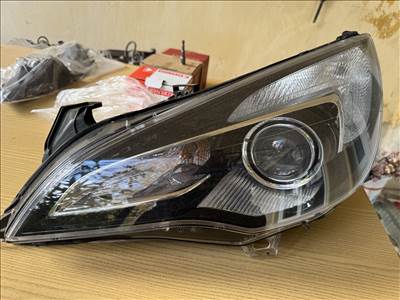 Opel Astra J GTC 1.4 Bal első fényszóró 