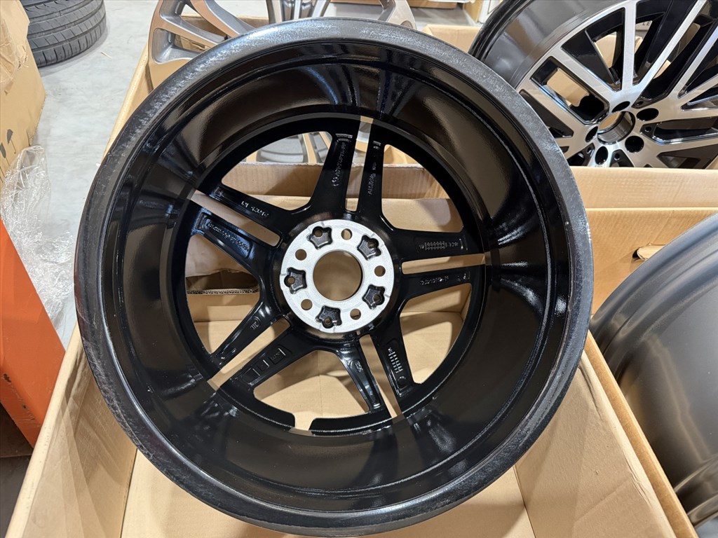 R19 Original Mercedes 9J ET28 - A257 401 1600 / A2574011600 2db alufelni felni 9. kép