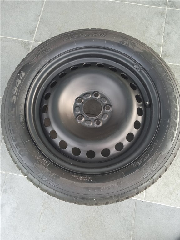 Eladó 4 db  újszerű ford 16" télikerék 1. kép