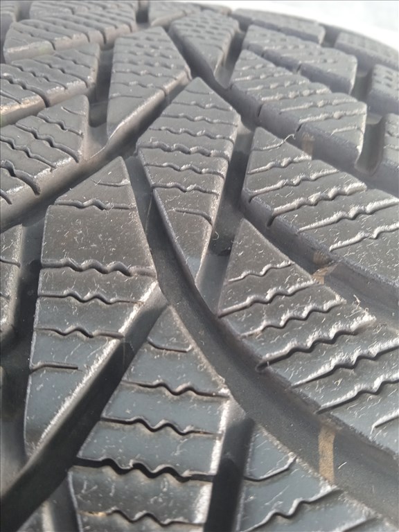 Eladó 4 db  újszerű ford 16" télikerék 2. kép