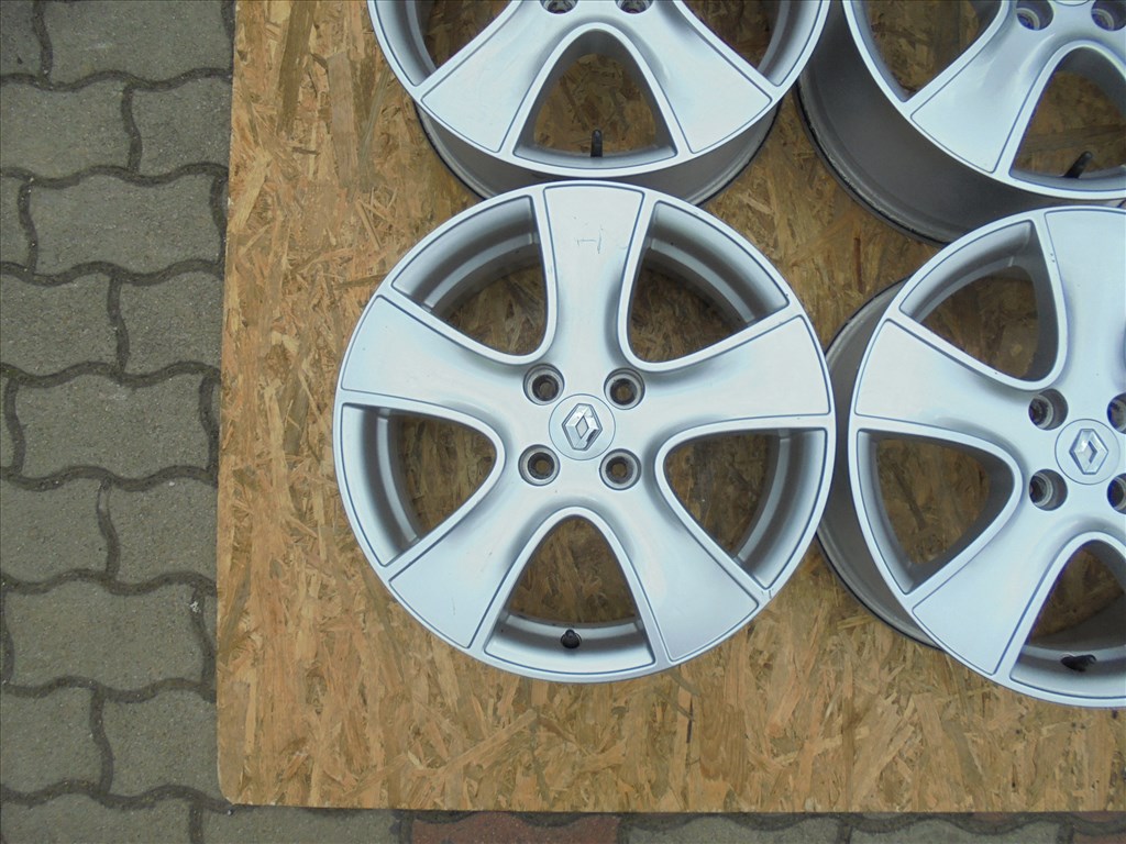 16-os 4 x 100-as Renault alufelni eladó 3. kép