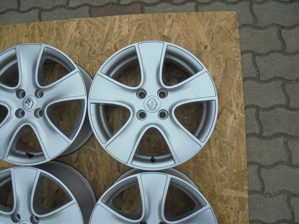 16-os 4 x 100-as Renault alufelni eladó 4. kép