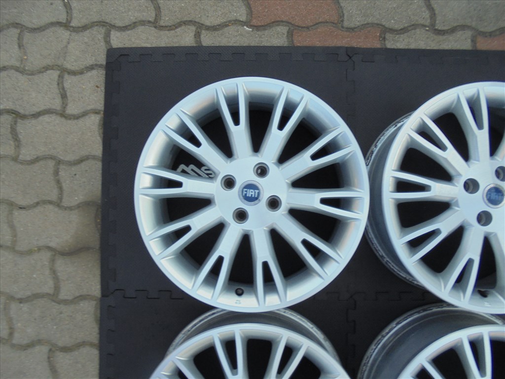17-es Fiat alufelni jó állapotban eladó 2. kép
