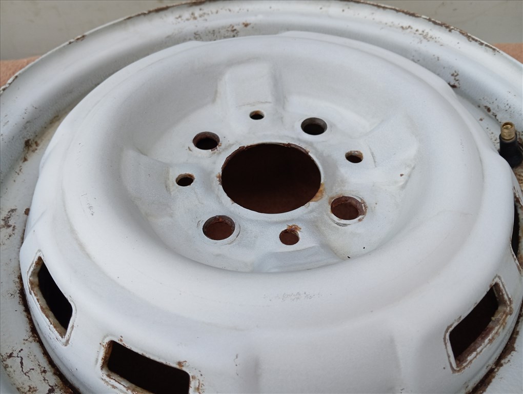 2db 4x98-as Zaztava, Fiat, Lada 13" felni acélfelni 5. kép