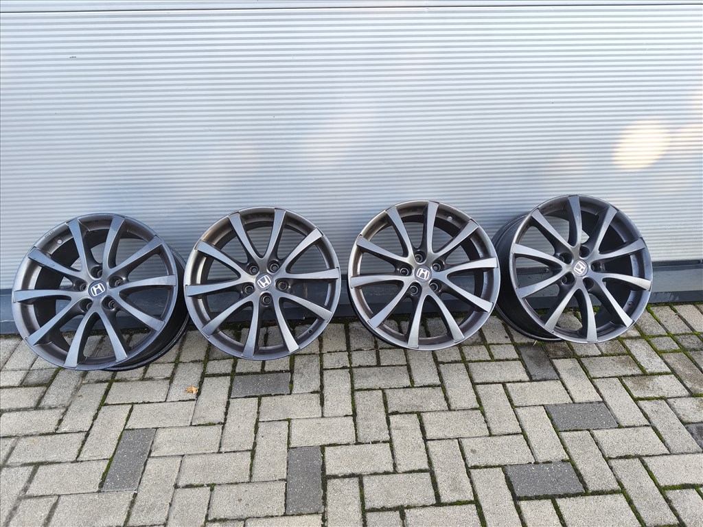  5x114.3 lyukosztású 8JJ 18" használt Borbet alufelni 1. kép