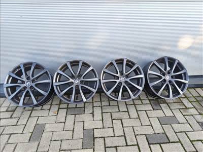  5x114.3 lyukosztású 8JJ 18" használt Borbet alufelni