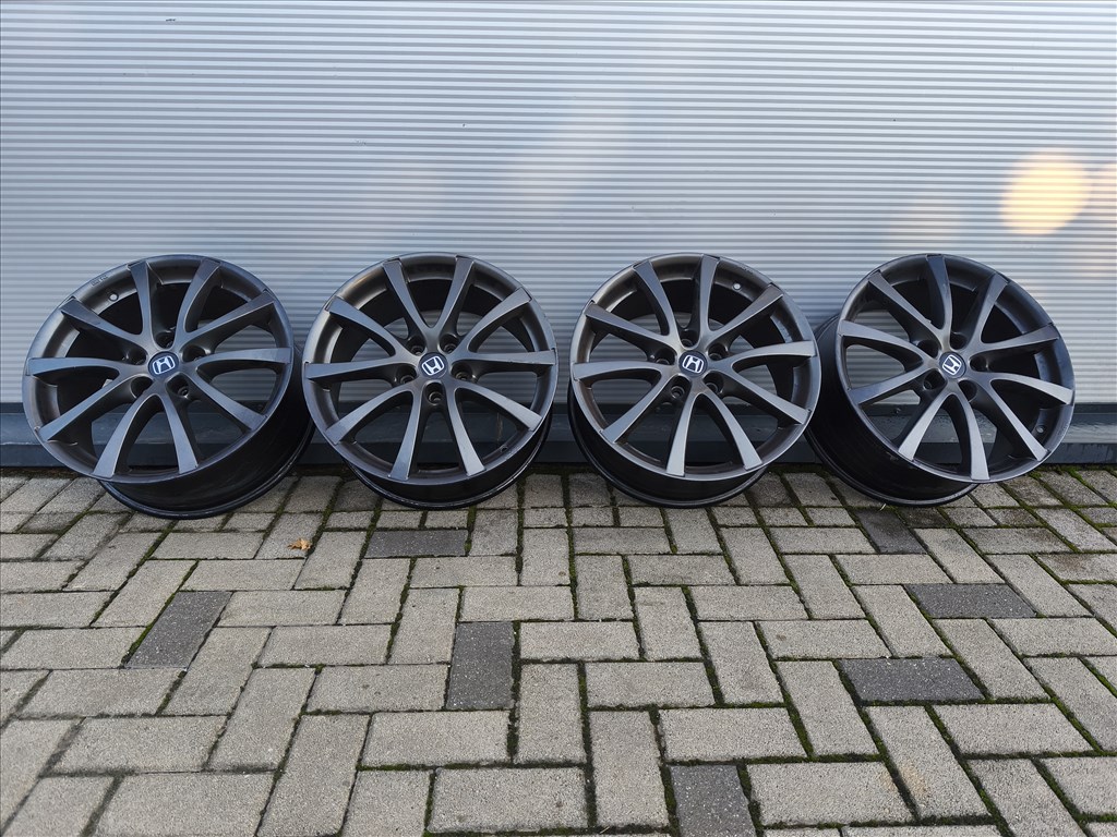  5x114.3 lyukosztású 8JJ 18" használt Borbet alufelni 2. kép