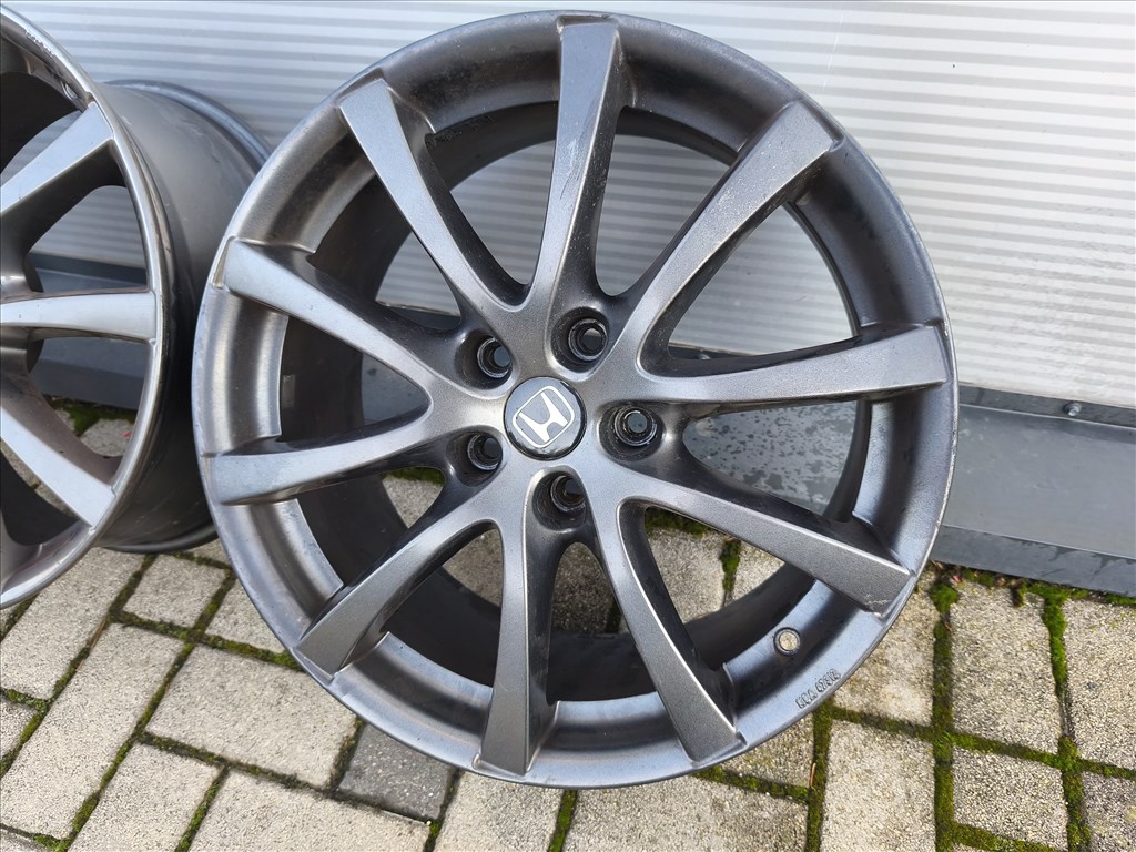  5x114.3 lyukosztású 8JJ 18" használt Borbet alufelni 3. kép