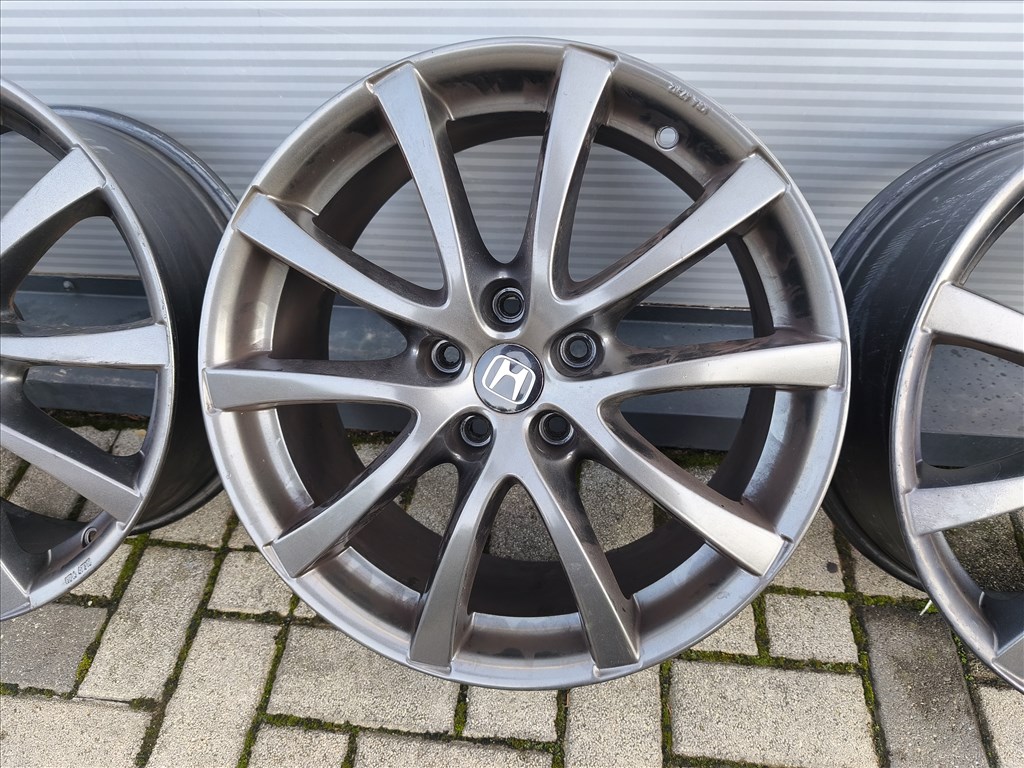  5x114.3 lyukosztású 8JJ 18" használt Borbet alufelni 4. kép