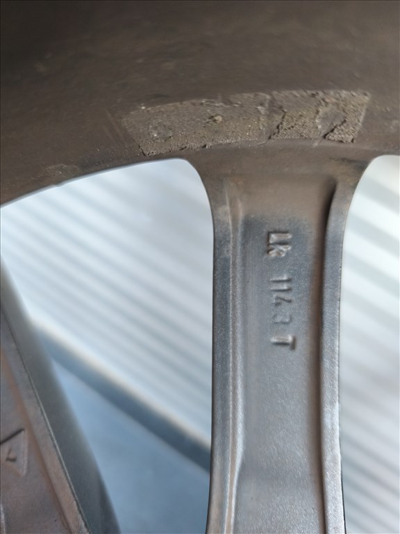  5x114.3 lyukosztású 8JJ 18" használt Borbet alufelni 7. kép