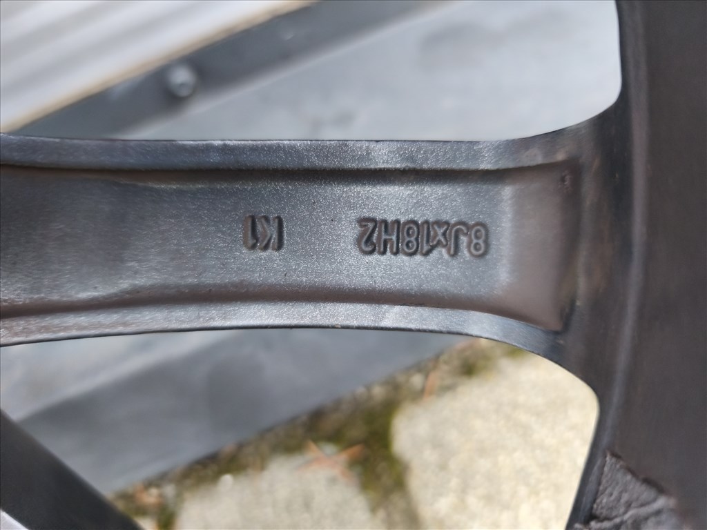  5x114.3 lyukosztású 8JJ 18" használt Borbet alufelni 8. kép