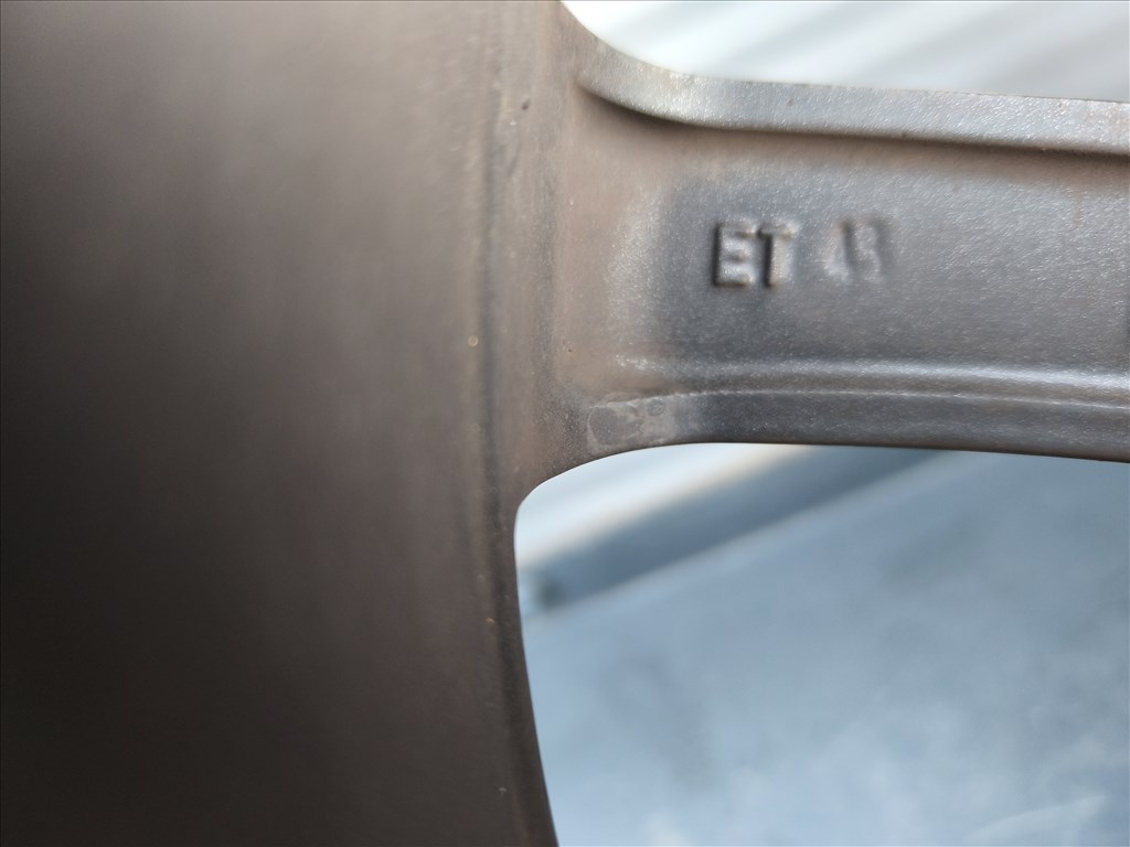  5x114.3 lyukosztású 8JJ 18" használt Borbet alufelni 9. kép