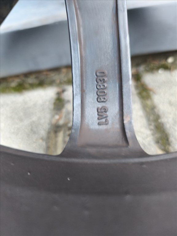  5x114.3 lyukosztású 8JJ 18" használt Borbet alufelni 13. kép