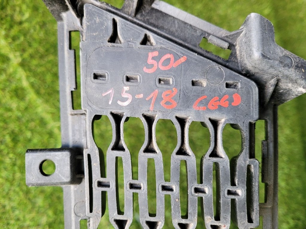 KIA CEED Első Lökhárító Alsó Középső Díszrács 86560A2600 a286560600 4. kép