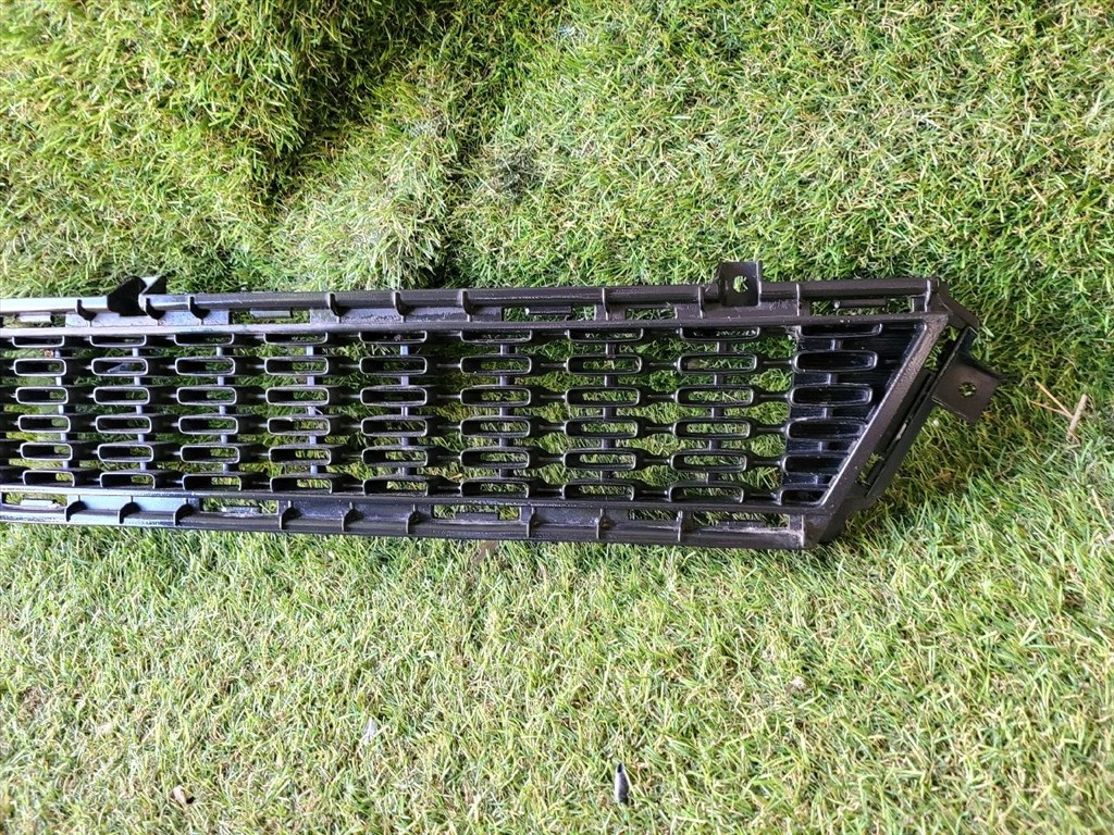 KIA CEED Első Lökhárító Alsó Középső Díszrács 86560A2600 a286560600 7. kép