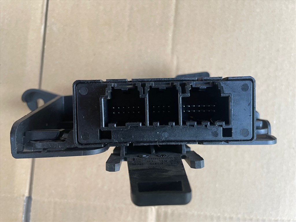 Opel Astra J  TOLATÓRADAR vezérlő   22810361  2. kép