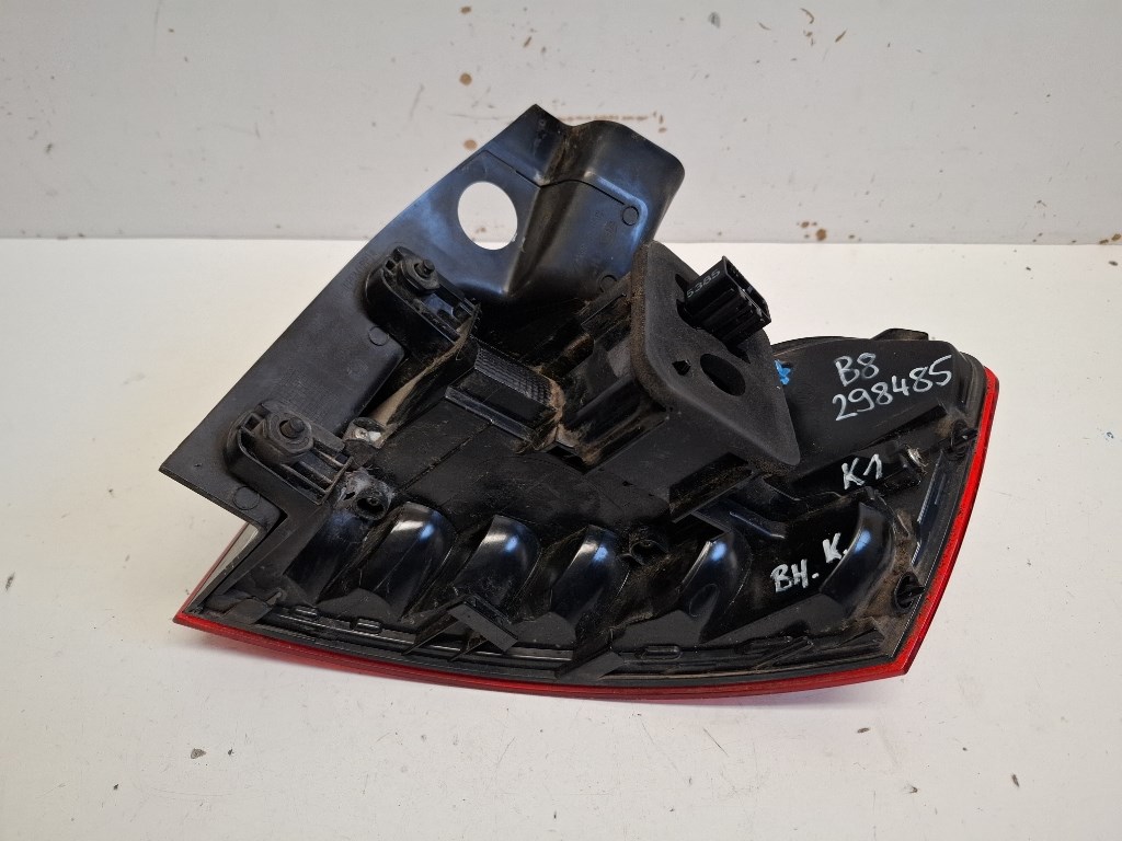 Volkswagen Passat VIII kombi bal hátsó külsõ lámpa 4. kép