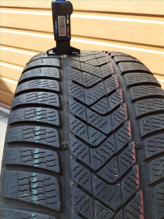  255/3519" használt Pirelli RSC téli gumi 2 db 3. kép