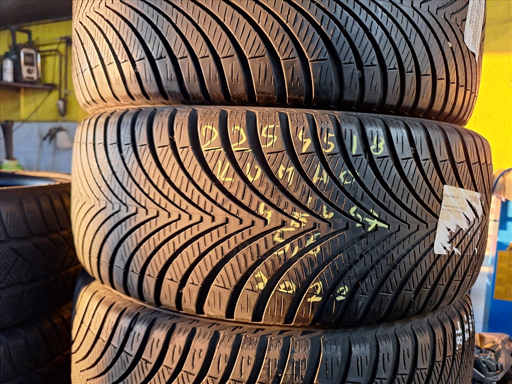  225/45/18"  Kumho négyévszakos gumi  1. kép