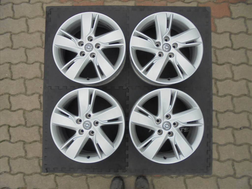 17-es 5 x 115-ös gyári Opel alufelni kitűnő állapotban eladó 1. kép